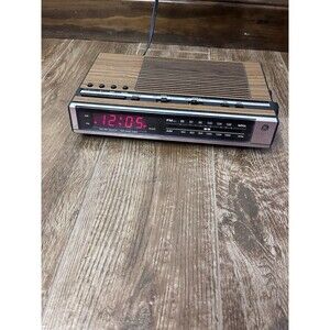 General Electric GE Alarm Clock Radio Wood Grain Model 7-4636B Red LED Tested